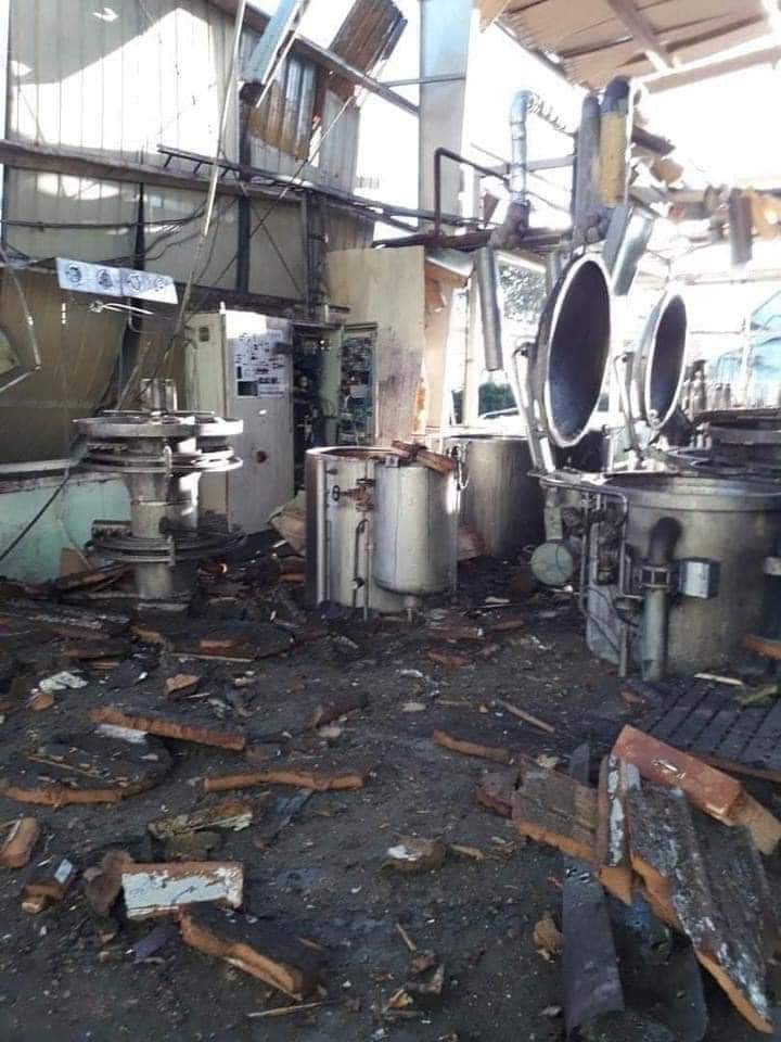 ይሄ ይታይሀል?! 
አድዋ ላይ ወደ አመድነት የተቀየረው የኢትዮጵያን እና የኤርትራን ወታደሮች አልባሳት አመሳስሎ የሚሰራው ፋብሪካ ነው። አየር ሀይሉ ክንዱ እሳት ነው!! ይፈጅሀል!! በንቀትህ ጥግ ልክ ወደ አመድነት ይቀይርሀል!!

ድሉ የኢትዮጵያ ነው!!