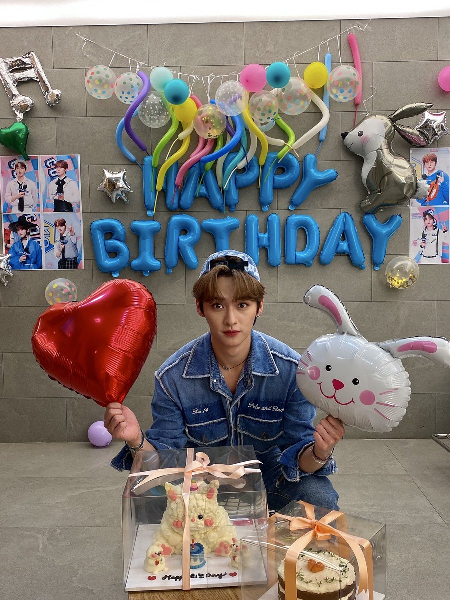 skzwithstay8's tweet image. (Cont.)