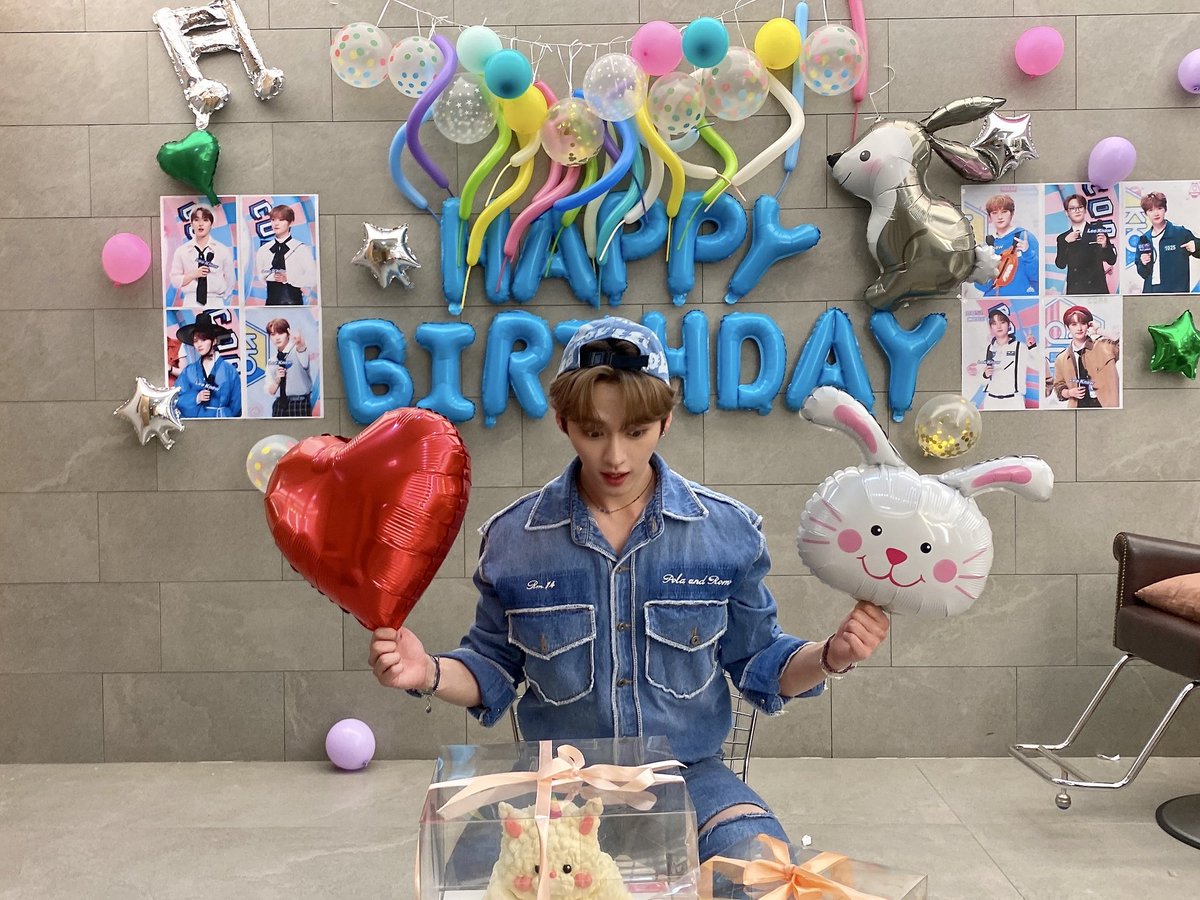 skzwithstay8's tweet image. (Cont.)