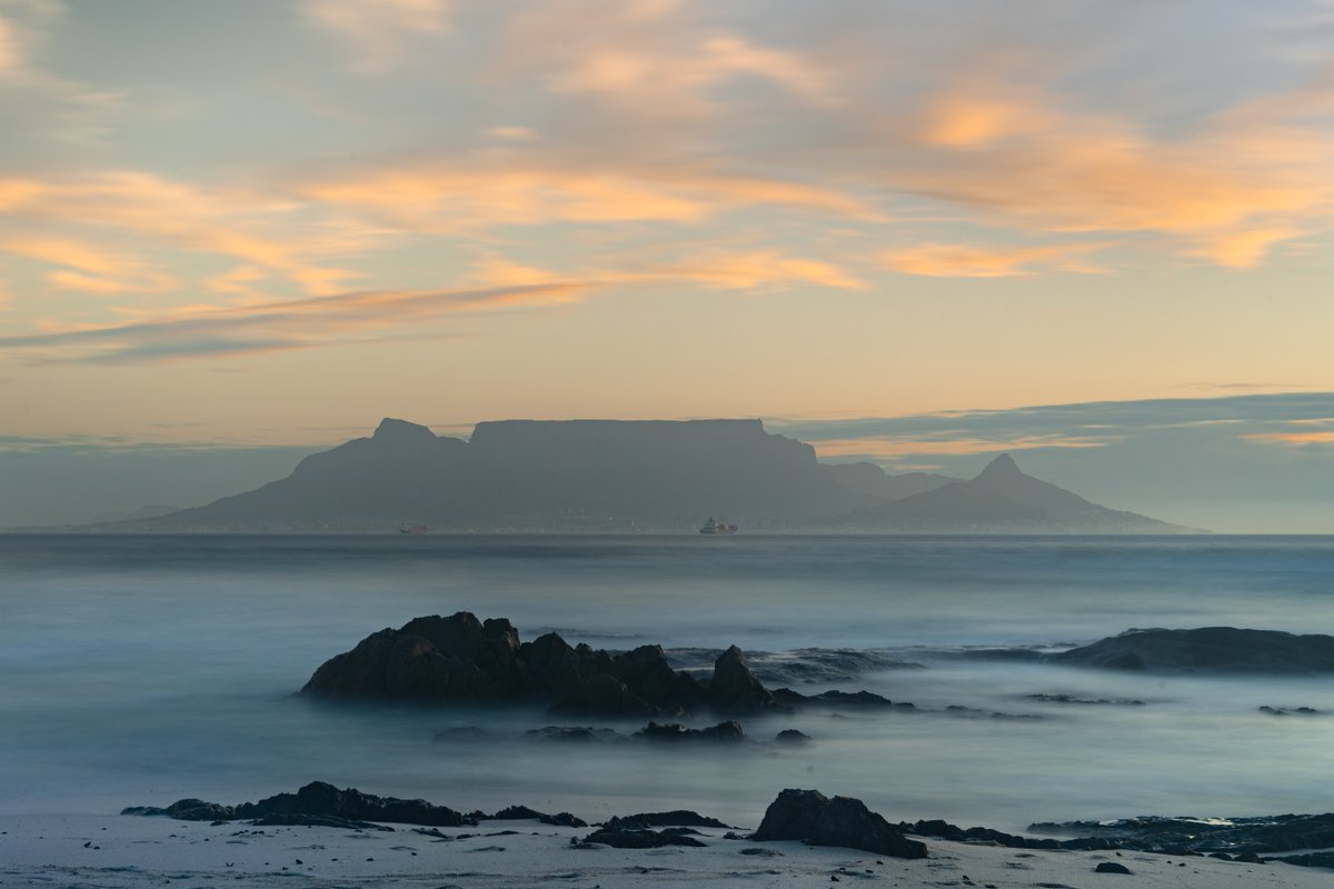 new7wonders's tweet photo. Silhouette of Table Mountain in Cape Town, South Africa
📷 IG @brentninaber
📍 #TableMountain is one of the #New7Wonders of Nature

@ShotLeft
@gotosouthafrica
@CTBig6
@CapeTownTourism @lovecapetown
@SANParks
@SATravelTrade
@TableMountainCa https://t.co/g5XMNgPMlC