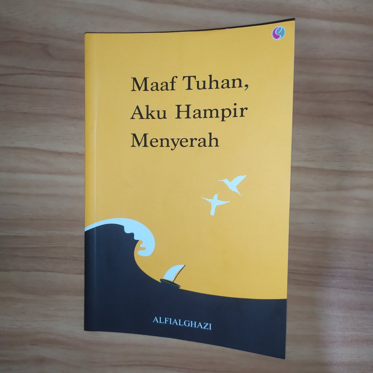/lt buku ini berhasil bikin aku nangis di setiap halamannya :')