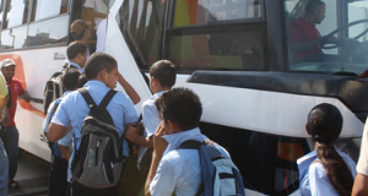 avnve's tweet photo. #Social || Ministro @HAbreuMRT: En el reinicio de clases presenciales, todo el sistema de transporte público dependiente del MPPT, gobernaciones y alcaldías transportará de manera gratuita en rutas urbanas y suburbanas a todo estudiante debidamente identificado. https://t.co/pD2aVcrWFN