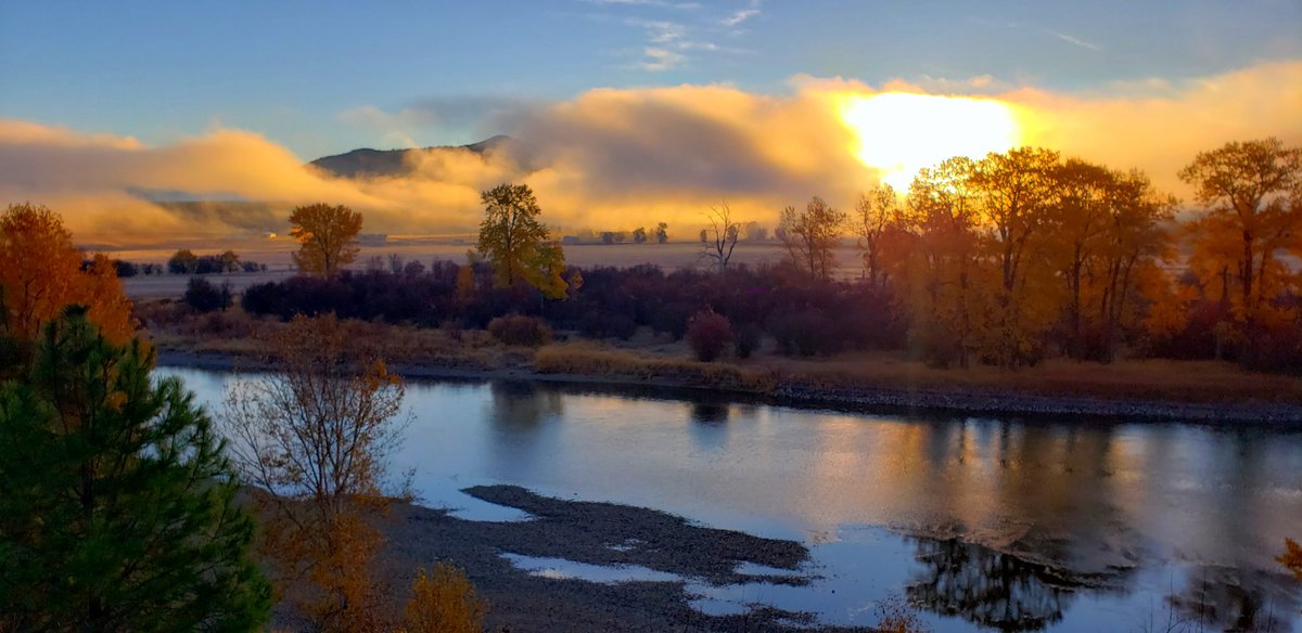 mislaphotoguy's tweet photo. Cellphone sunrise on the Bitterroot River this morning.  #mikewilliamsphotography #MontanaMoment #sunrise #dramaticlight #highcountry #bigskycountry #bitterrootriver https://t.co/7ammWzNNjF