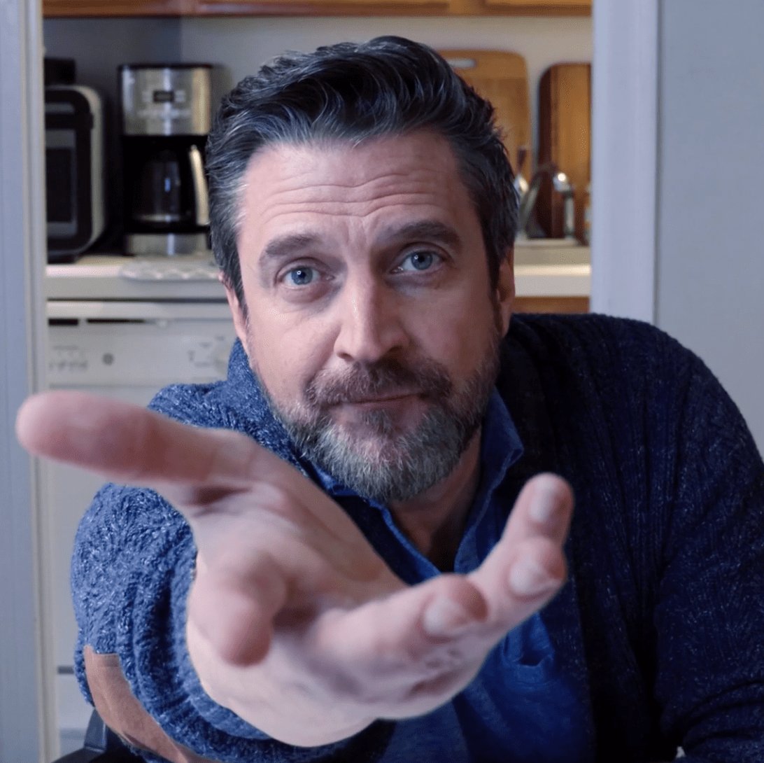Happy Raúl Esparza\s Birthday! I may be insufferable today (not much different from other days tbh) but look at him! 