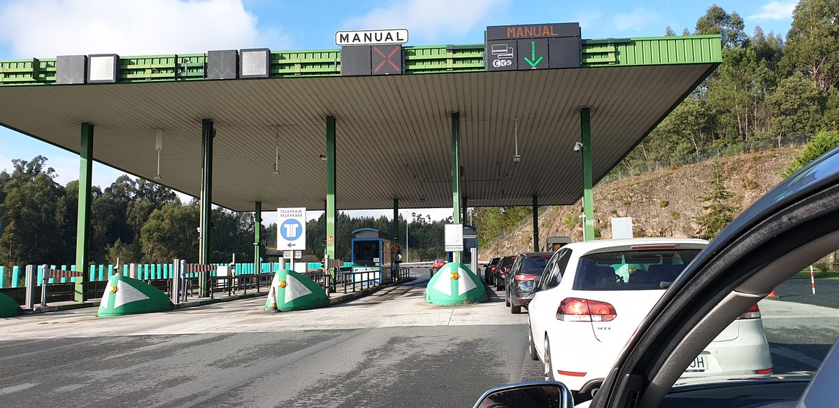 BiguoterMaifren's tweet image. Cobran tan barato que non teñen para persoal. Pobriños. #Peaxe #AP53