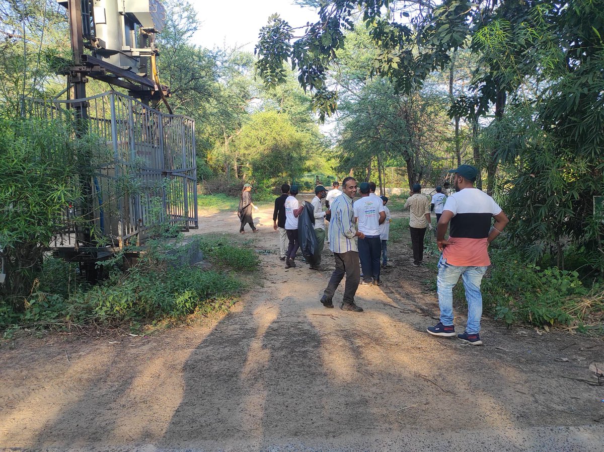 CZA_Delhi's tweet photo. #Week32 @AmritMahotsav #conservation2coexistence campaign highlighting the Indroda Nature Park &amp; Lesser Florican concluded with a cleanliness drive @swachhbharat at the zoo with volunteers of @nyksgujarat! #Indiaat75 #75species75zoos #GEERfoundation @moefcc @GujForestDept https://t.co/YmwptaI1tF