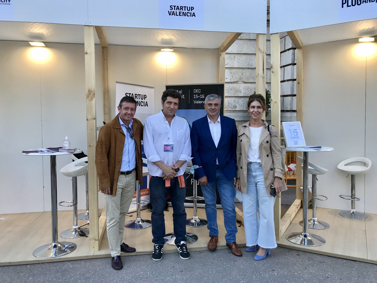 <a href="/nacho_mas/">nacho_mas</a>, CEO de #StartupValencia junto a Javier Alcalá de ITERA Mobility, Benjamín Martí y <a href="/ypitarch/">YOLANDA PITARCH HERRERA</a> de <a href="/productika/">productika</a>. Gracias por visitar nuestro stand en #VLCStartupMarket