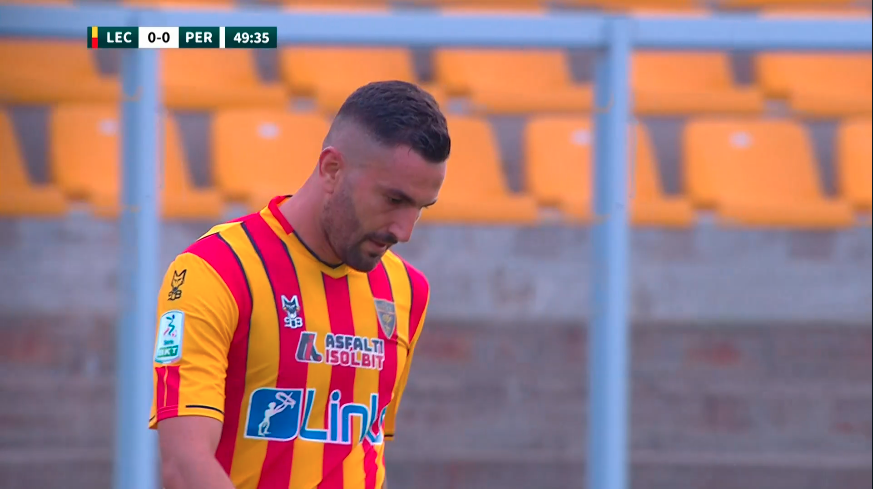 LucaBrindisino's tweet photo. Due tempi, due volti; i cambi di #Baroni; il 4-3-1-2 ormai discriminato anche nel corso di una gara da sbloccare.
E le pagelle definitive di #LeccePerugia.
๐https://t.co/l9xppM7RJk
#LecPer #SerieB #Barreca #Coda #Rodriguez #Alvini https://t.co/ESIIQVeSLf
