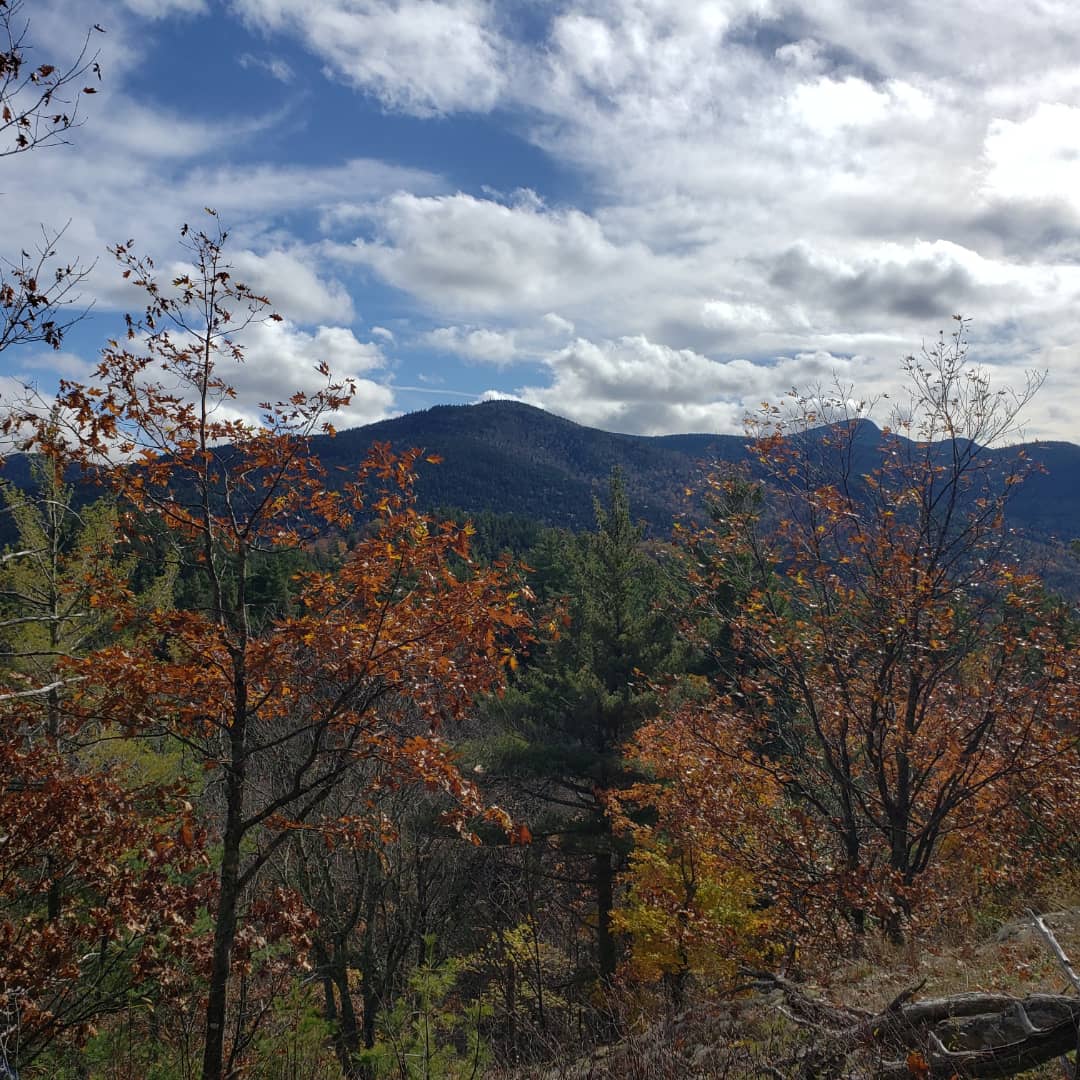 mfpiraino's tweet photo. Checked off another adventure on my list: Lake Placid!
Gorgeous vistas, full moon by fireside and lots of hiking (Heaven Hills Trails, Baxter Mtn and High Falls Gorge) all with limited complaining by #BobbyP
#theadventuresoffranniep
#ADK #adkmountains #adirondacks #lakeplacid https://t.co/6vgjw0ZrVp