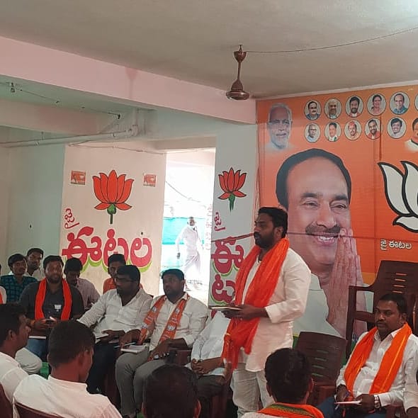 ARUN4BJYM's tweet photo. Preparation meeting for tomorrow BJYM meeting at Abadi jamikunta Huzzarabad assembly Along with BJYM state president Bhanu Prakash Anna #bjymts https://t.co/bpGamdtrQO