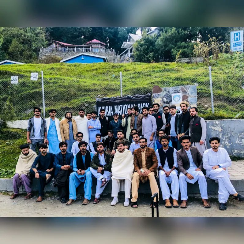 its_hilal18's tweet photo. With Classmates & Prof- Dr Naveed Islam Sir At Nathia Gali & Ayubia.... 😎❤🥰
On a University Trip 🚌
#Computer_Science_Department
#islamiacollegepeshawar
#Islamians https://t.co/Aixg2Qujvd