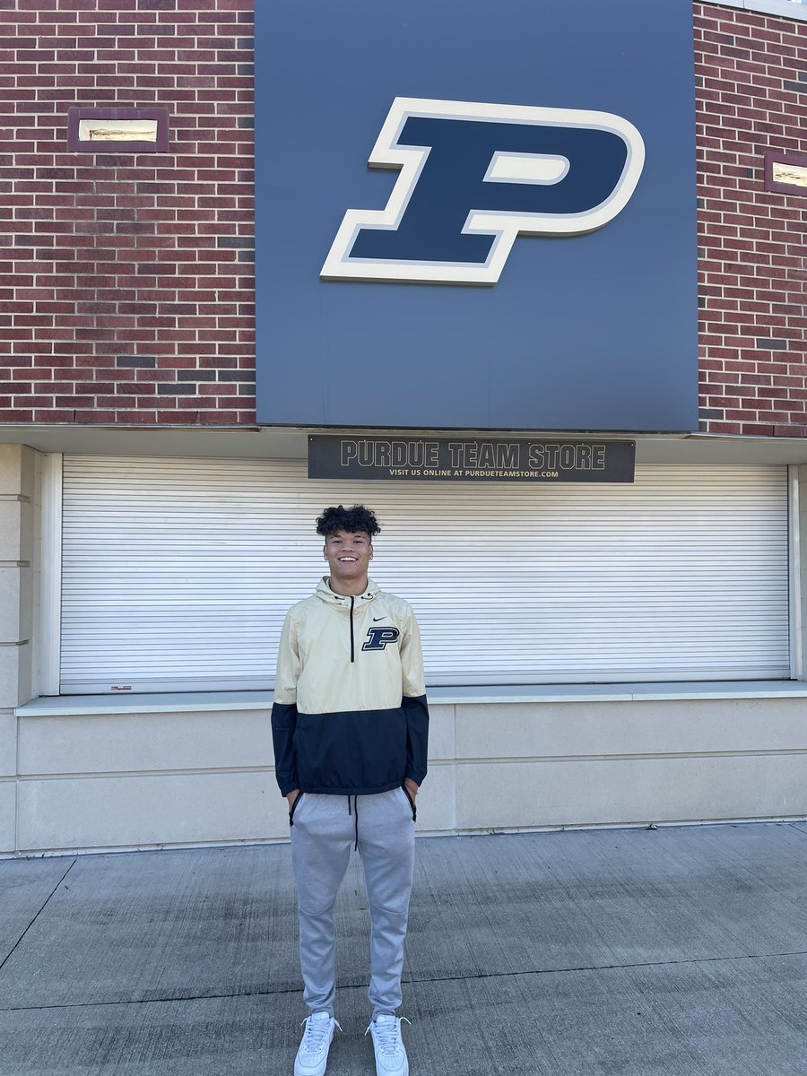 kj_smed_05's tweet photo. Thank you @CoachBradLambo @JA_Adams06 @CoachNatePurdue for the awesome game day visit!   Best of luck to the Boiler Family for the rest of the season!   Time for me to get back to prep for CO playoffs!  @PalmerRidgeFB @CoPreps @PrepRedzoneCO @AWilliamsUSA @CSAPrepStar #BoilerUp https://t.co/boD2Zy96N4