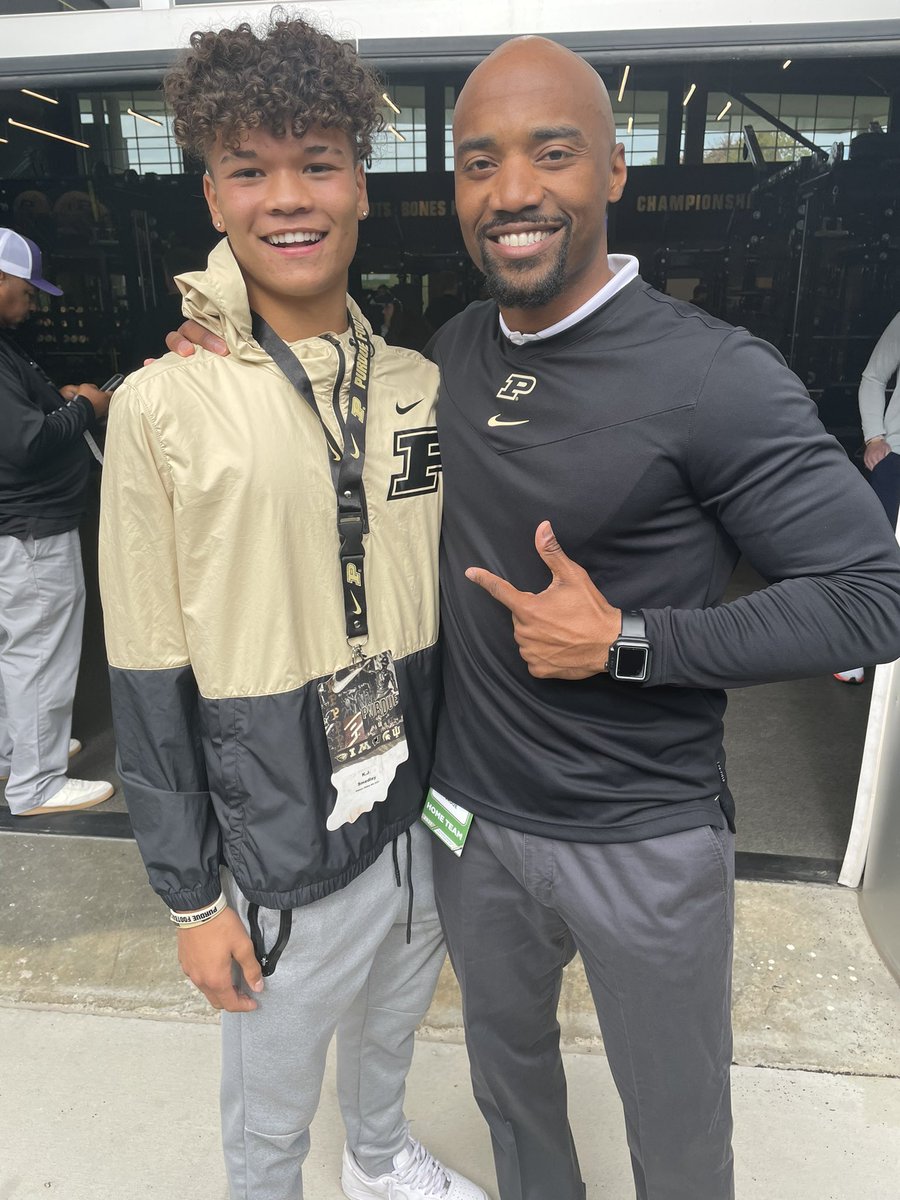 kj_smed_05's tweet photo. Thank you @CoachBradLambo @JA_Adams06 @CoachNatePurdue for the awesome game day visit!   Best of luck to the Boiler Family for the rest of the season!   Time for me to get back to prep for CO playoffs!  @PalmerRidgeFB @CoPreps @PrepRedzoneCO @AWilliamsUSA @CSAPrepStar #BoilerUp https://t.co/boD2Zy96N4