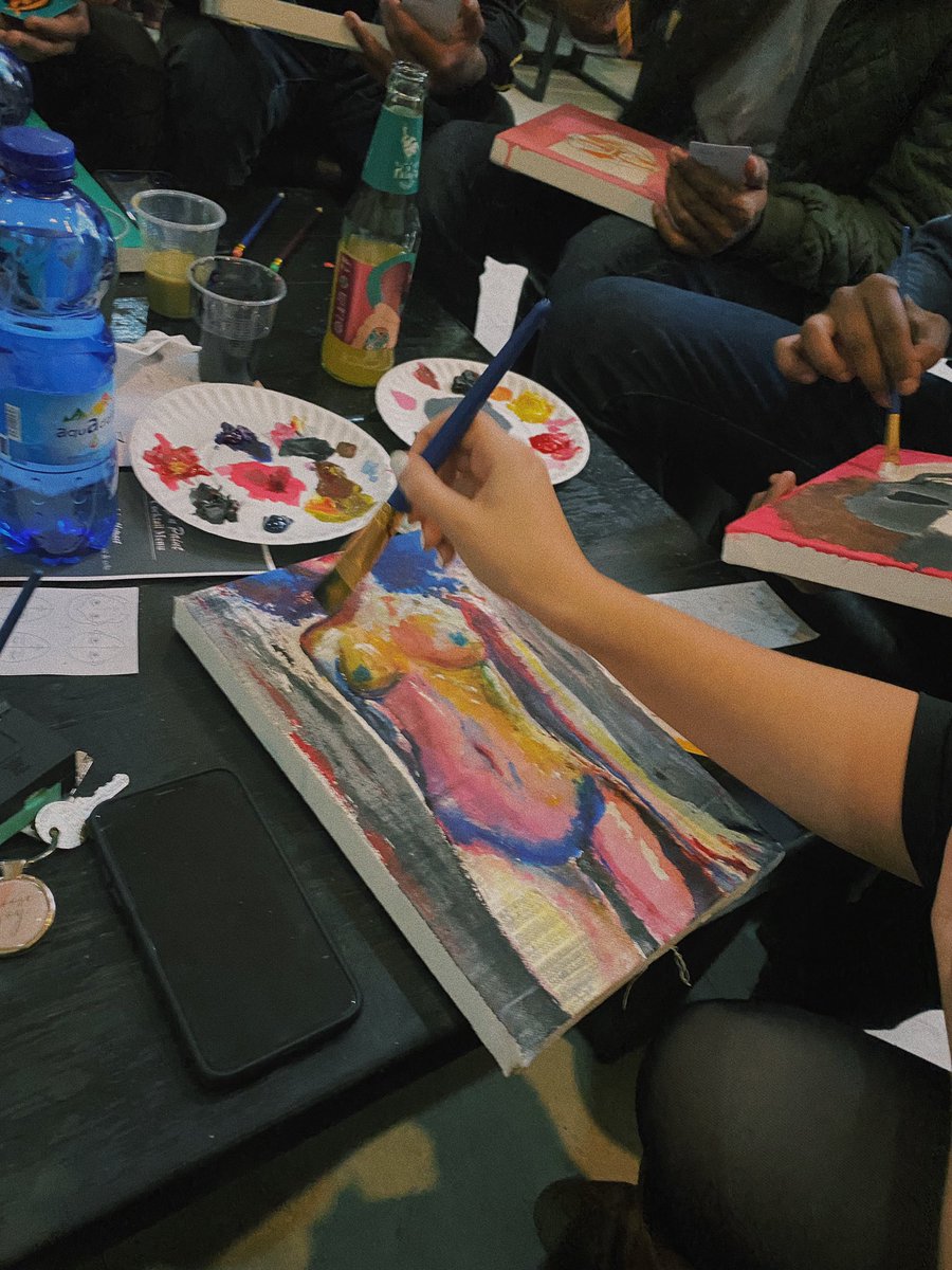 Who else enjoys pushing paint around. Not talented but I enjoy feeling like a kid. :) 

#sipandpaint