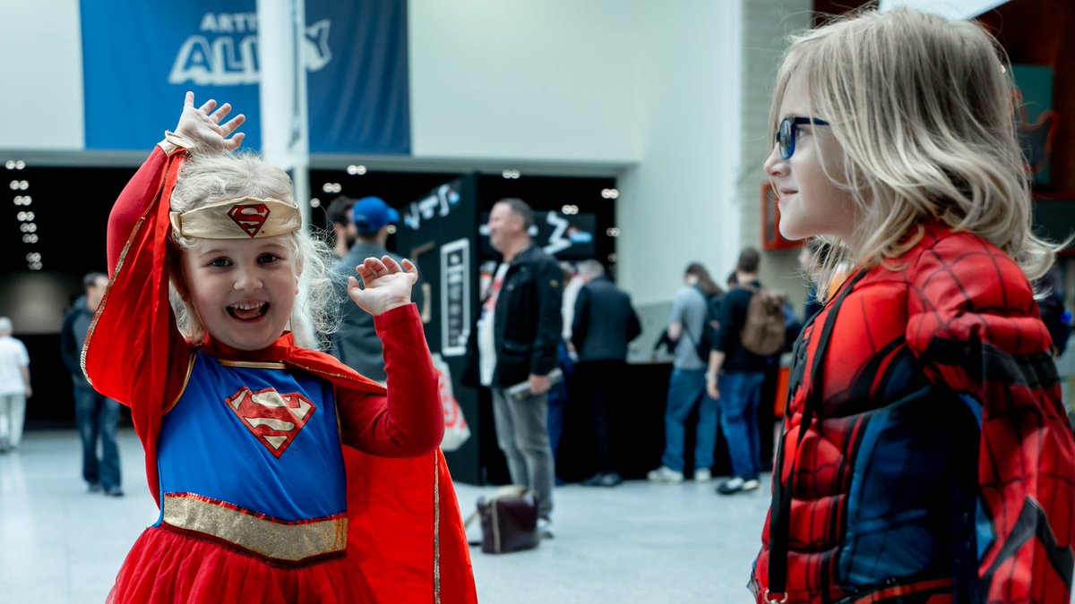 MCM Comic Con tweet media