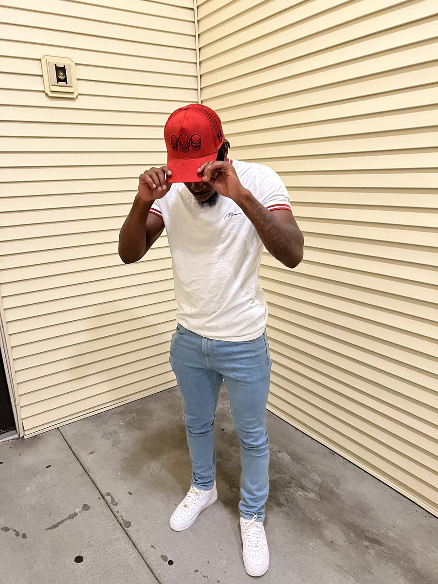 BeeNola12_'s tweet photo. I’m dressing rich , but the inside of me still broke .#ClockBaby https://t.co/9W3S1ljZrk