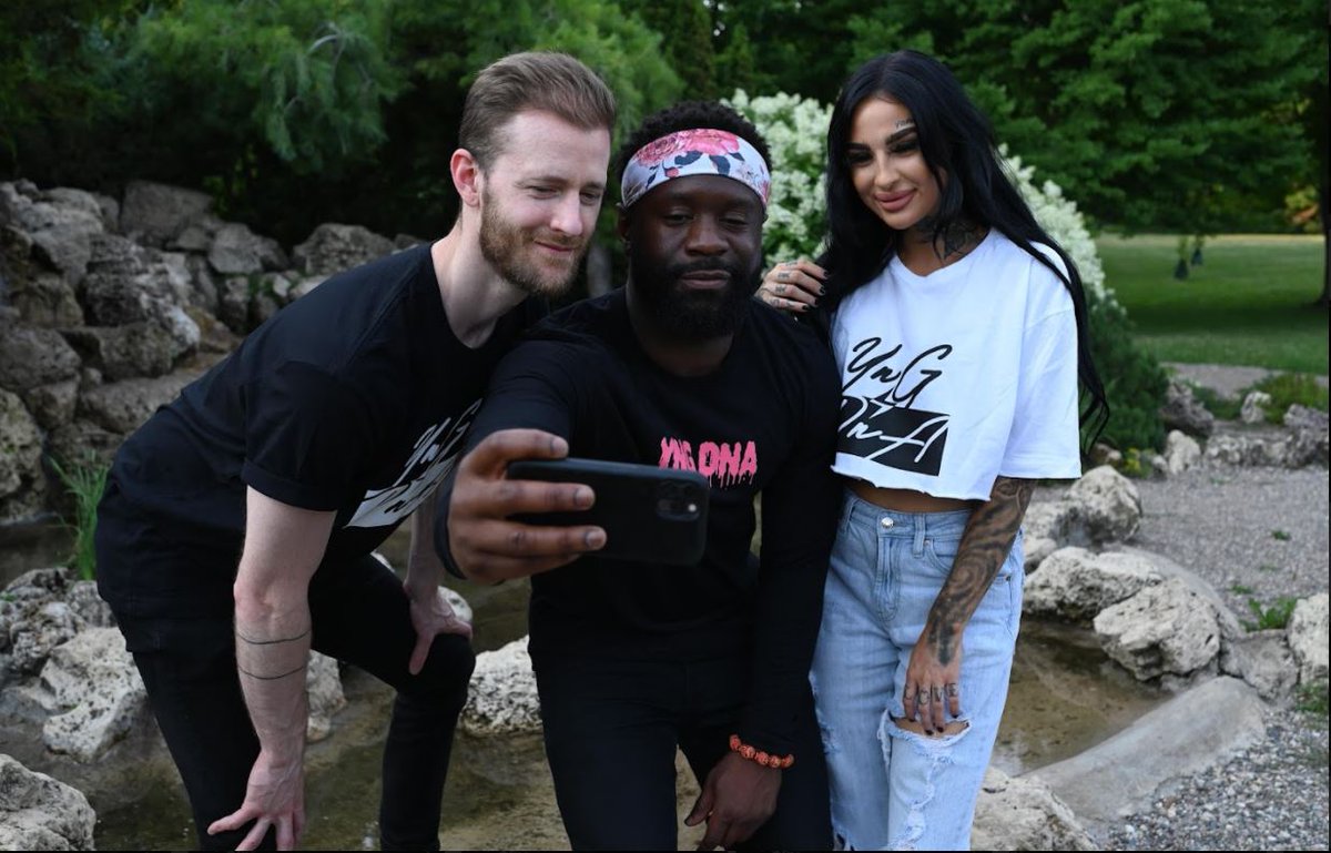 FACINGSofficial's tweet photo. Shout out to the talent on this project⚡#UnlikeAnyOther
@SirCharlesMedia 
@theNFTartist 
@electrictokenET 
@WAX_io
@Kommienezuspadt 
@HouseofKibaa
They introduce @jnew_yngdna + @zairewade21 to the #metaverse!
1 day to drop: https://t.co/TZDiETNCRe https://t.co/Nf0R06paR5