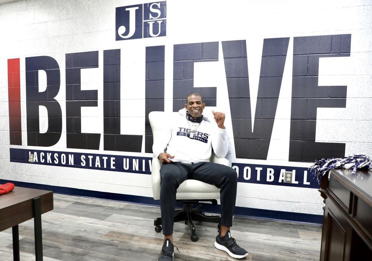 MaybeMarcellus's tweet photo. Looks awfully familiar…
@GoJSUTigersFB @JacksonStateU @DeionSanders #TheeiLove https://t.co/WuT5M5GcGY