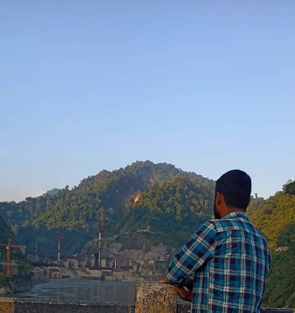 MajuliKaku's tweet photo. নদী খন এৰি আহ��ছোঁ 
ঘাট টোৱে বাৰে বাৰে  ৰিঙিয়াই https://t.co/YzzEVpVYtt
