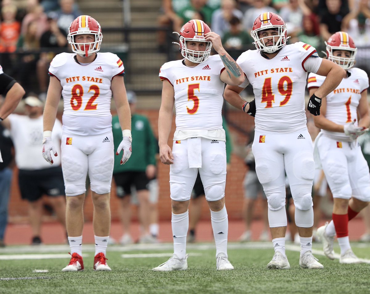 JDiMinno's tweet photo. Happy #NationalTightEndsDay to the guys that do it all❗️It’s a privilege to coach you 🦍🦍🦍🦍🦍🦍🦍
#5Finish #RTAMFF https://t.co/gLlfcmeDdC