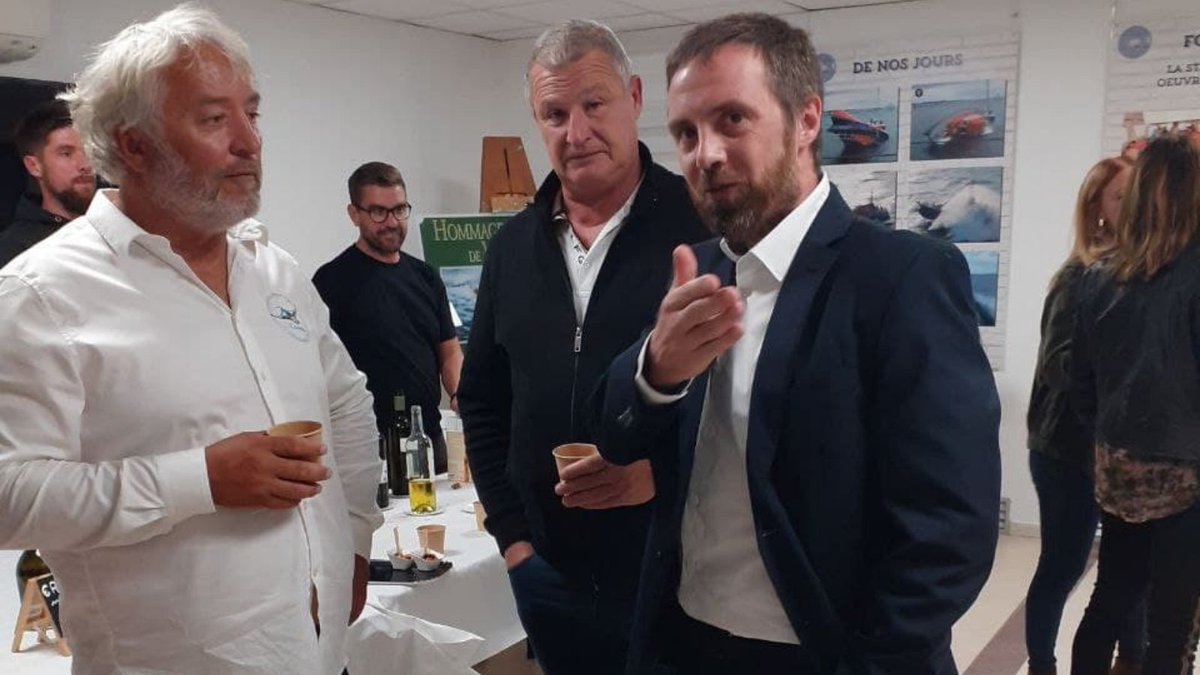 SamCohenSalmon's tweet photo. Rencontre & échange avec @YBourgnon sur son engagement dans la protection des mers et la lutte contre la pollution #plastique des océans #MantaProject @theseacleaners
Merci à @Valras_Plage pour l'invitation.
#action #climat #environnement #zeropollution #plasticfree #ecologie https://t.co/hCRyrlLPb5