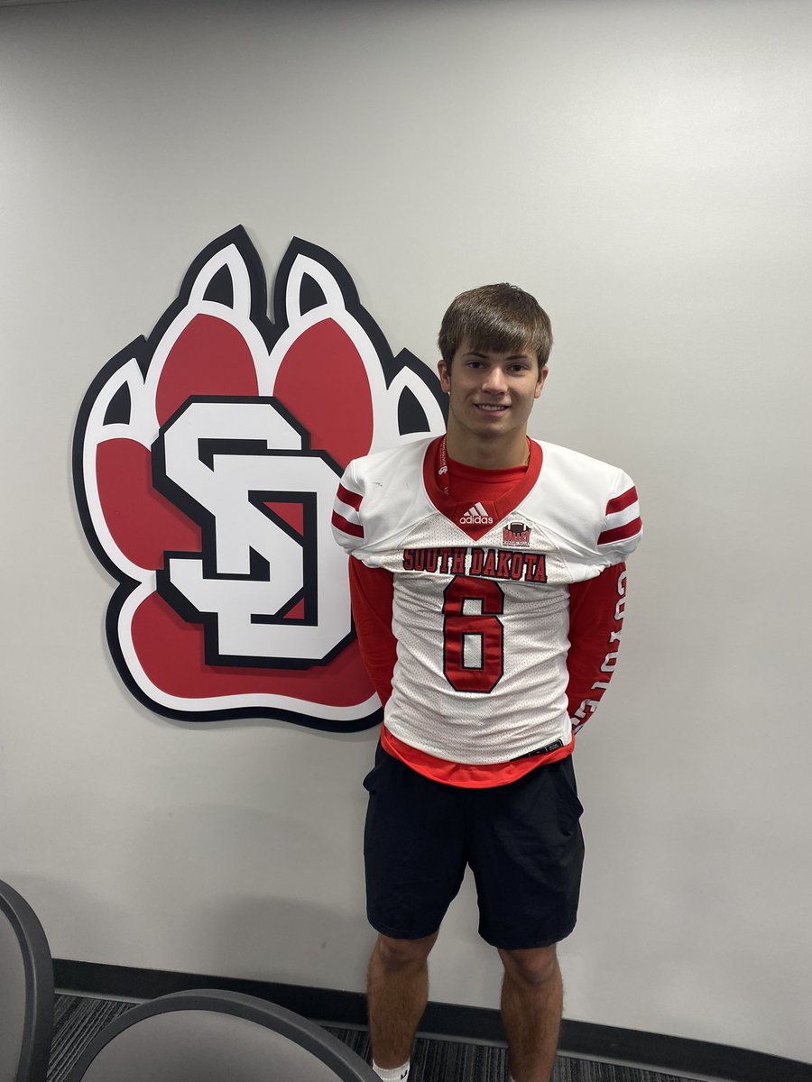 jmenster123's tweet photo. Had a good day at @SDCoyotesFB Thanks for the invite! @CoachO_USD https://t.co/LdqByyLTYz