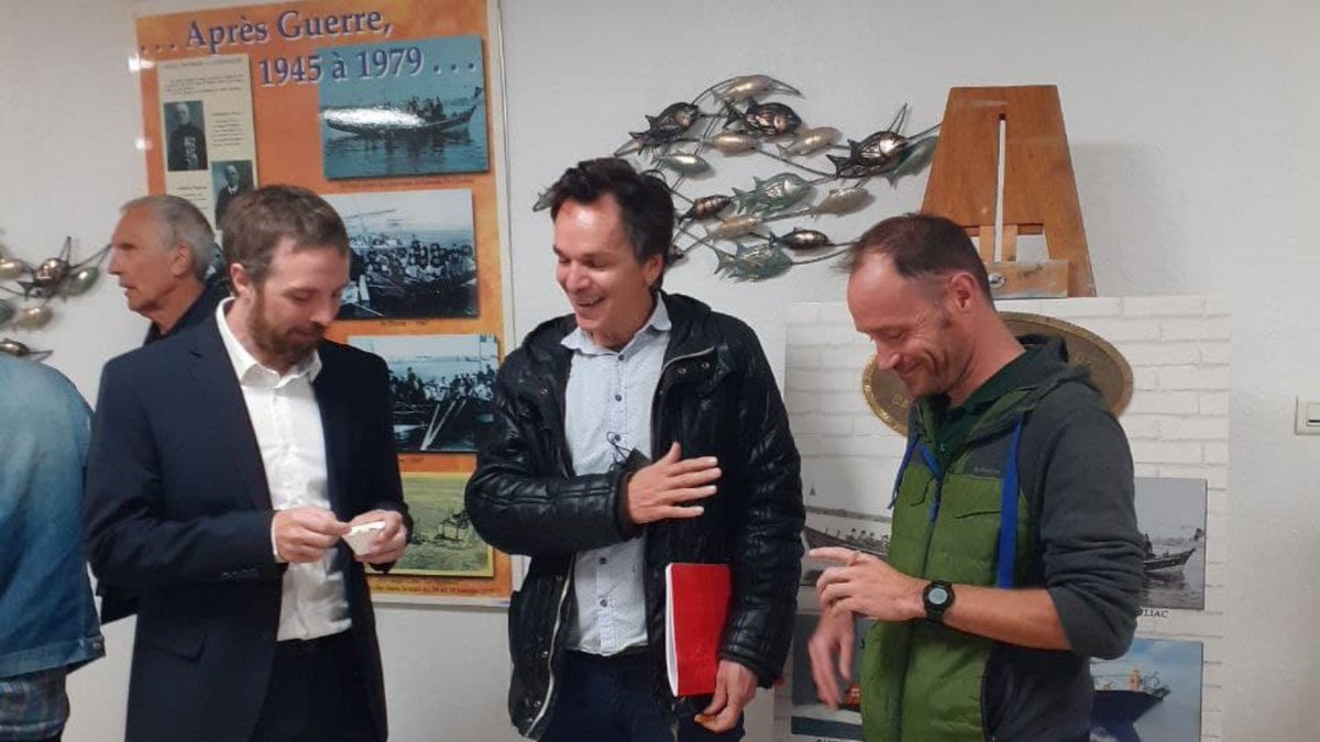 SamCohenSalmon's tweet photo. Rencontre & échange avec @YBourgnon sur son engagement dans la protection des mers et la lutte contre la pollution #plastique des océans #MantaProject @theseacleaners
Merci à @Valras_Plage pour l'invitation.
#action #climat #environnement #zeropollution #plasticfree #ecologie https://t.co/hCRyrlLPb5
