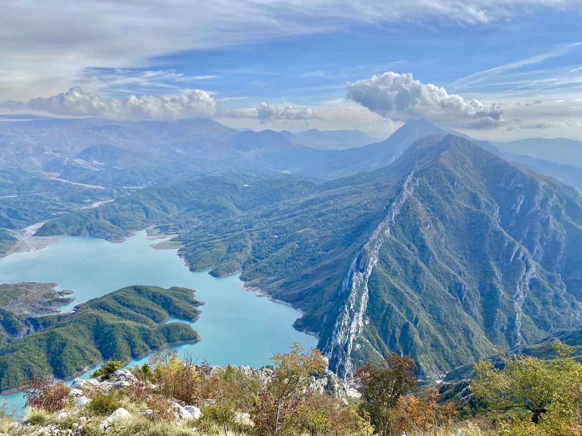 LSorecaEU's tweet photo. 1/2 Hiking 🥾#Albanian🇦🇱 mountains is the best way to recharge batteries after an intense working week. And to continue discovering the beauties of Albania♥️. Today together with my friend Amb. Peter Zingraf🇩🇪 we climbed up #Gamti mountain and its 1266 m. Views on #Bovilla lake.. https://t.co/iqFynf4Vv0