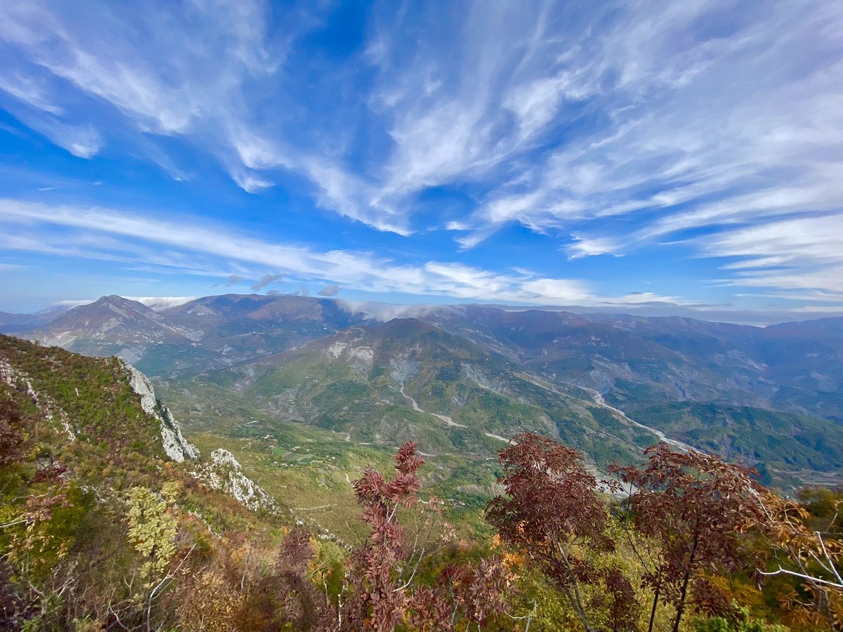 LSorecaEU's tweet photo. 1/2 Hiking 🥾#Albanian🇦🇱 mountains is the best way to recharge batteries after an intense working week. And to continue discovering the beauties of Albania♥️. Today together with my friend Amb. Peter Zingraf🇩🇪 we climbed up #Gamti mountain and its 1266 m. Views on #Bovilla lake.. https://t.co/iqFynf4Vv0