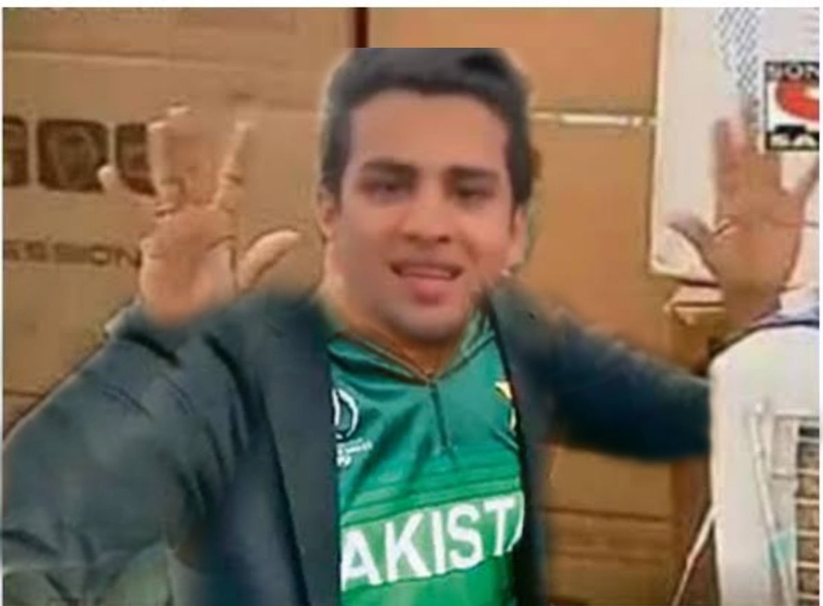 soham_desai002's tweet photo. The most satisfied person right now
.
.
.
#INDvPAK #ICCMensT20WorldCup2021 https://t.co/gFrUaIoSvs