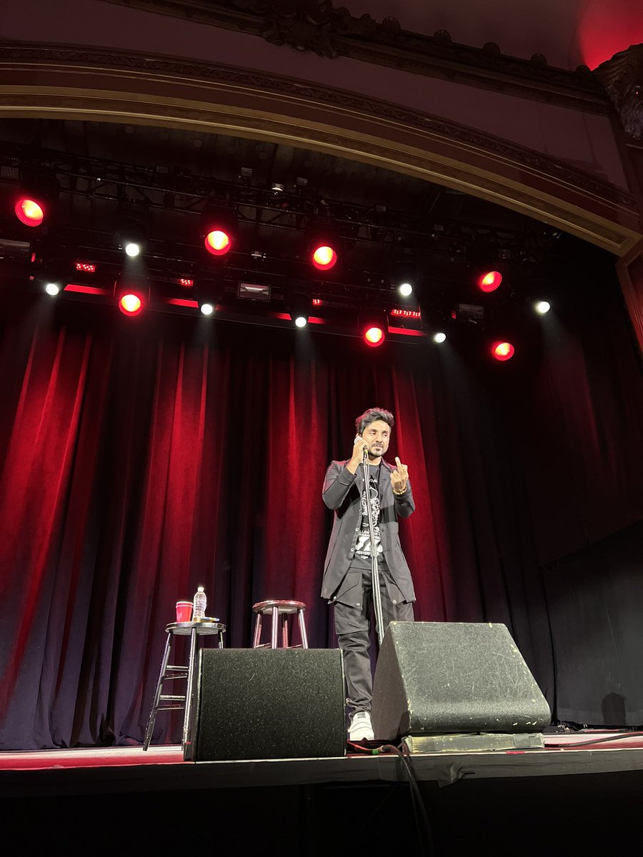 anujkamra's tweet photo. Saw @thevirdas second time in Seattle last night for his #ManicMan show. The man is now older, his comedy deeper, edgier, and darker (as it should be), and the truth in his words louder. Catch it in your city.🌟🌟🌟🌟🌟 https://t.co/SpjzaKtXP1
