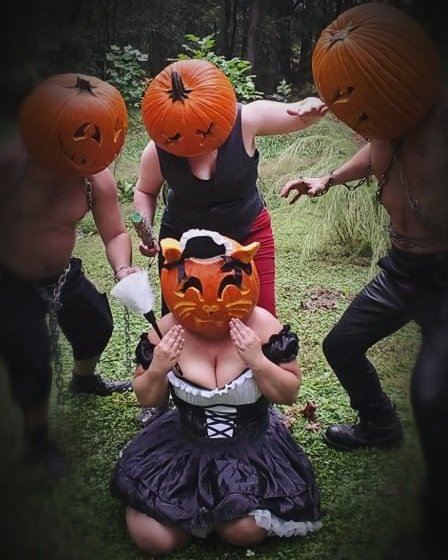 I hate that we are all playing a losing game when it comes to life. However; you don't quit a game just because you aren't winning. Just have fun and be thankful for the things and people you do have 🖤 I'm thankful for my friends who aren't afraid to get weird with me. 🧡🖤🧡 https://t.co/kKy32UE7NH