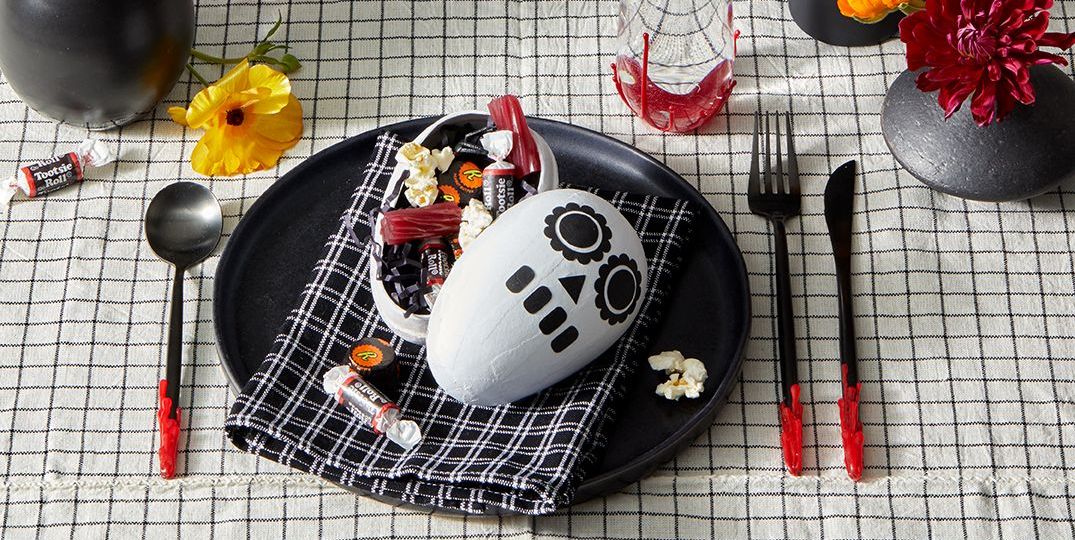 miramonte_homes's tweet photo. Halloween is just around the corner. Here are some ideas to help you add some spooky fun to your decor in time for the trick-or-treaters! https://t.co/7GJikjrQE4 

#halloween #homedecor #autumndecorations https://t.co/ZNhp2pN1Xg