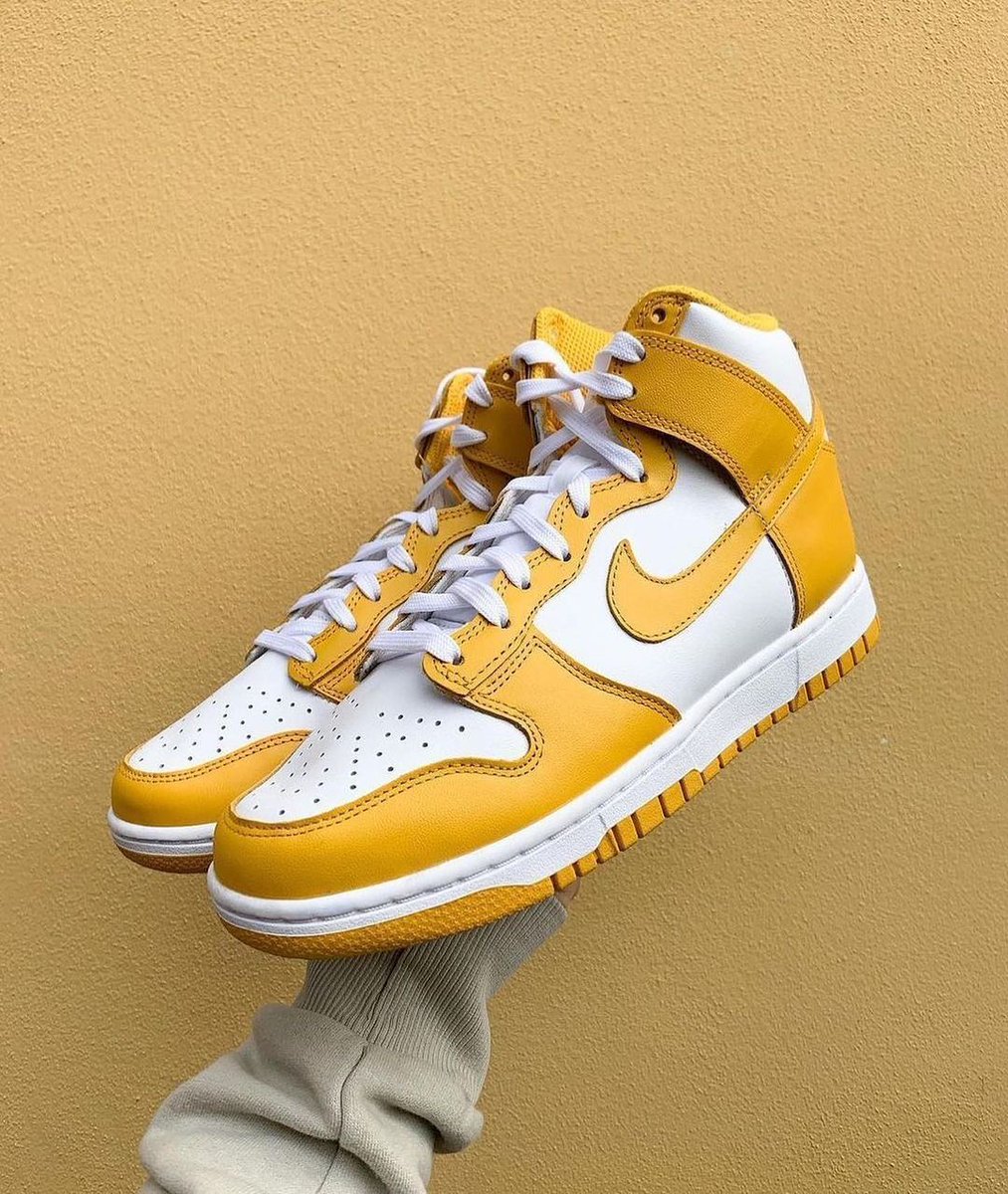 displayinfinity's tweet photo. The Nike Dunk Highs are out! 😮💛
What do guys think? Are they just as good as they as look? 🤔
Let us know in the comments below ⬇️⬇️
📸@sneakerscommunity_
#shoes #shoe #kicks #envywear #instashoes #instakicks #sneakers #sneaker #sneakerhead #sneakerheads #Nike https://t.co/golGvbpbia