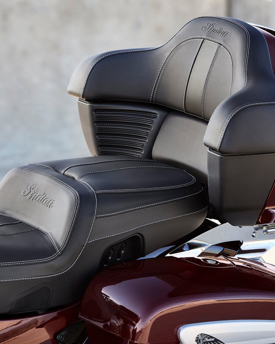 indianmotocycle's tweet photo. Made for those who want the most. #RoadmasterLimited

Featuring 36+ gallons of weatherproof storage with remote-locking saddlebags, trunk, and easy access in the lowers.

https://t.co/kve0GZRlxw

#indianmotorcycle https://t.co/TT2Gs2pgbj