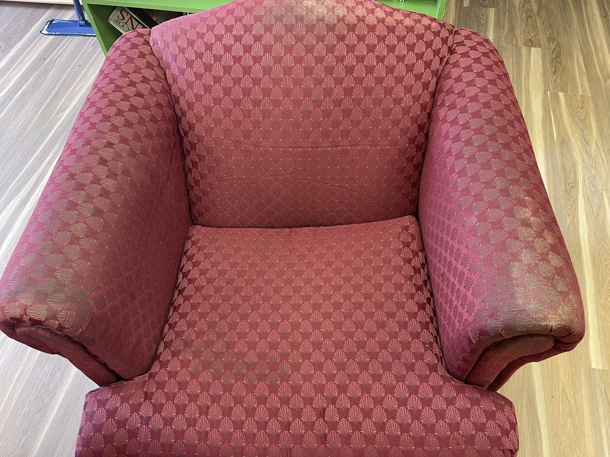 BurnsvilleWVPL's tweet photo. Comfy Chairs: chairs need cleaned, especially the arm and head area. Still very comfortable. $10 and you can have both of them. Pick up at the library. https://t.co/OdWSeDmWeU