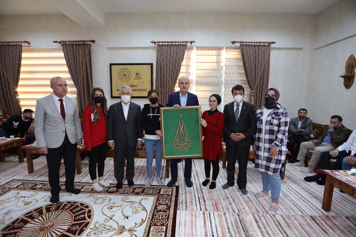 AK_PartiVan's tweet photo. İlimize Teşrif Eden Genel Başkan Vekili  Numan Kurtulmuş Tuşba Gençlik Merkezinde Gençlerle Buluşarak hasbihal etti. @ziverozdemirrr @ekandemir34 @kayhanturkmenoglutr https://t.co/T44A9Z8Tvw