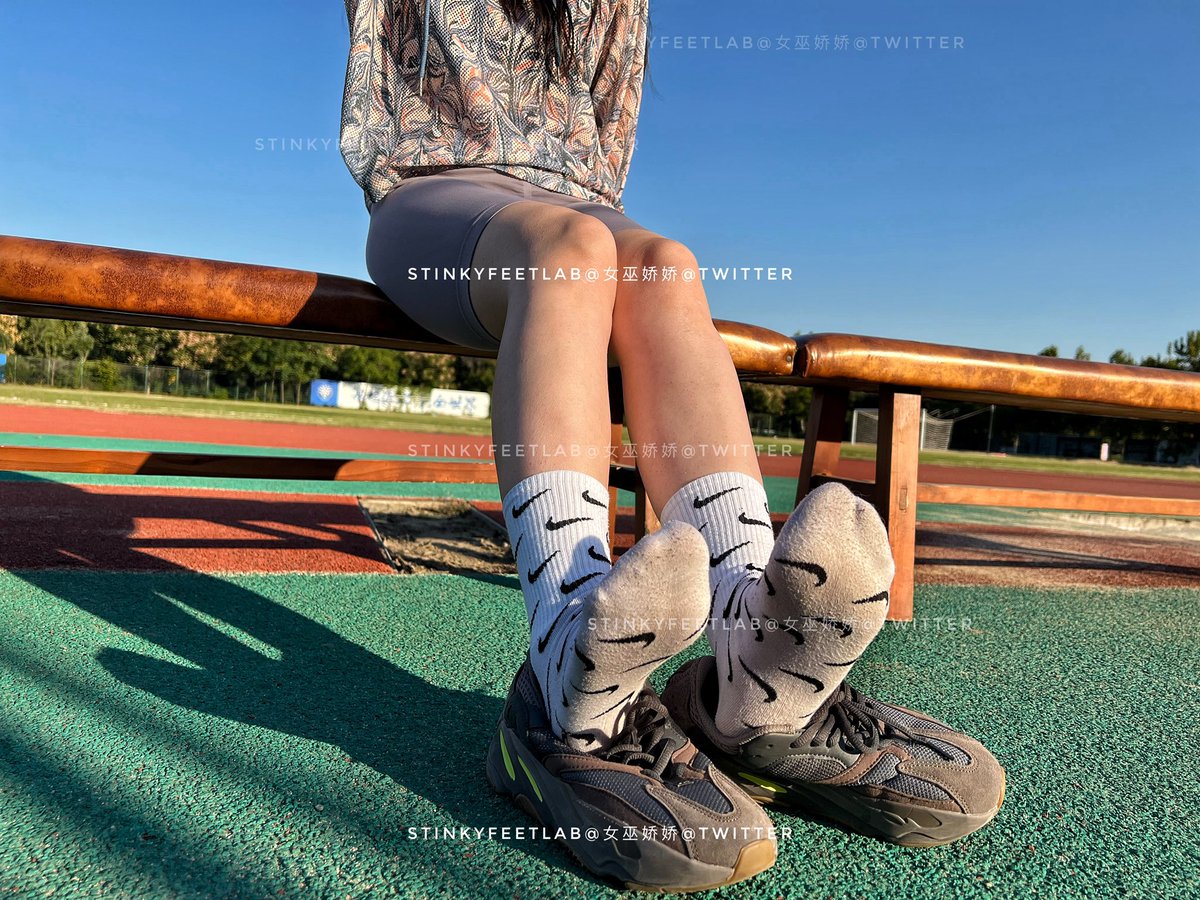 StinkyfeetLab's tweet photo. 我跟你讲，僵尸踩完糯米也是留下这种脚印的嘎嘎～

#原味卖家 #原味商品 #恋物 #恋物癖 #足控  #恋足 #原���棉袜 #重口棉袜 https://t.co/UPwwiEMbei