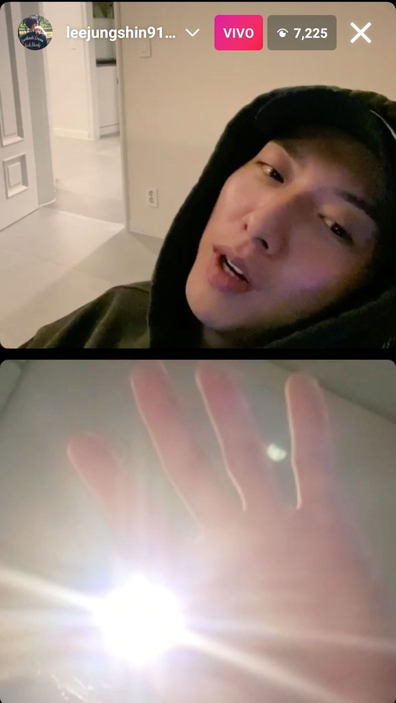 Boice_ESA's tweet photo. Minhyuk y Jungshin, conversaron un rato en Instagram 💙
Y fue tan lindo, le vimos el pelo y la mano a Minhyik nada mas 😅🤣
#CNBLUE https://t.co/5HX2bclWyS