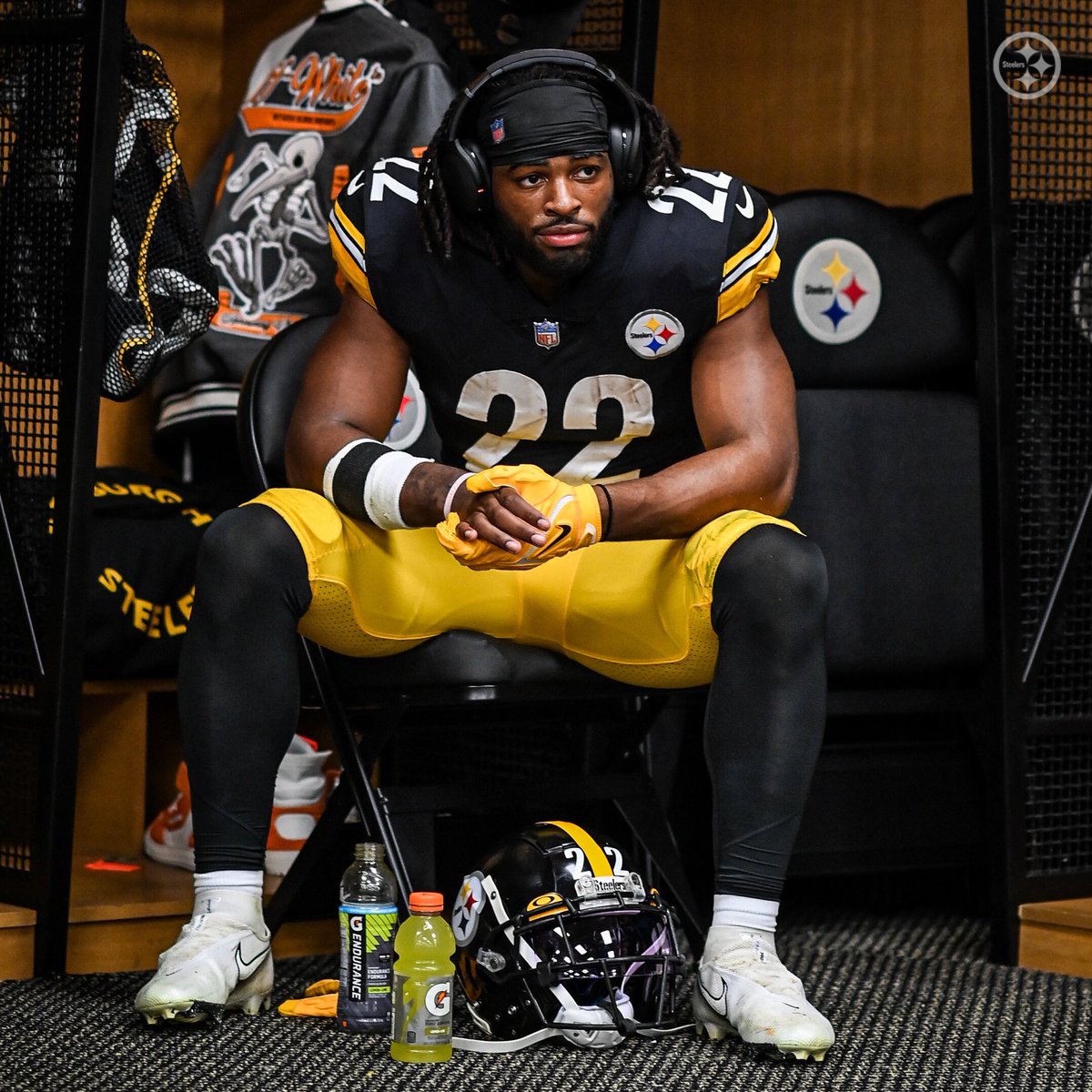LosSteelers's tweet photo. Esperando que sea el otro domingo para ver a los Steelers…. https://t.co/n6eastftds
