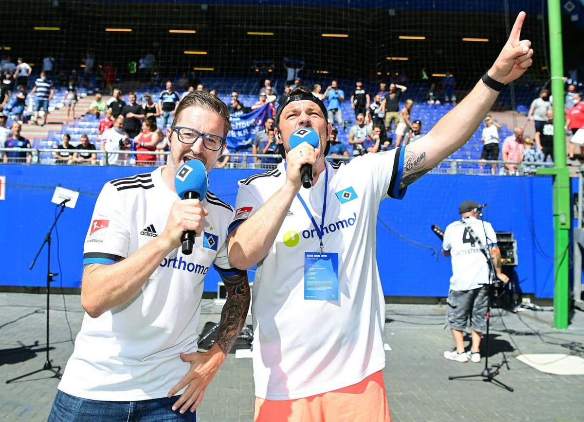 mopo_sport's tweet photo. „Abschlach“ exklusiv: Wir haben schon seit Jahren einen HSV-Aufstiegssong! https://t.co/AnOvvQeT5E https://t.co/cECn1zO4bp