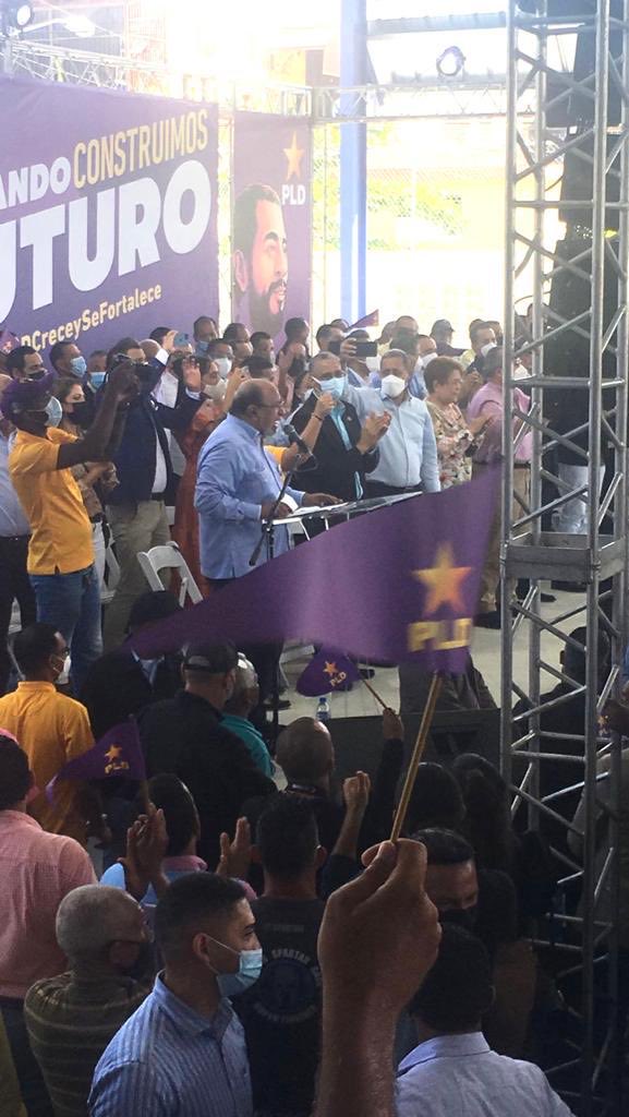jcsanchezd6's tweet photo. La Vega dice si a Danilo y al PLD el maestro formó a su discípulo para servir al pueblo y se honró estas enseñanzas.
⁦@C2EXTERIORPLD⁩ https://t.co/IgbXI1JeD4