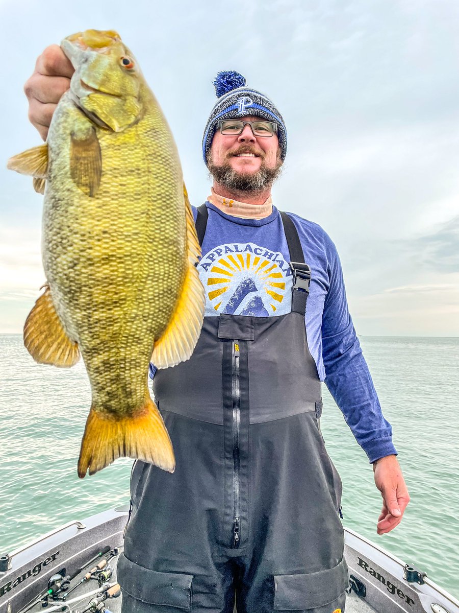 jasonkinner1's tweet photo. Blessed to spend a bunch of time with Dad on the big lake this year! 🎣🎣🎣 #UntilNxtYear #CountYourBlessings #MakeYourDaysCount #Fishing #BassFishing #LakeErie @ShoresIslandsOH https://t.co/HaxOLERdT4
