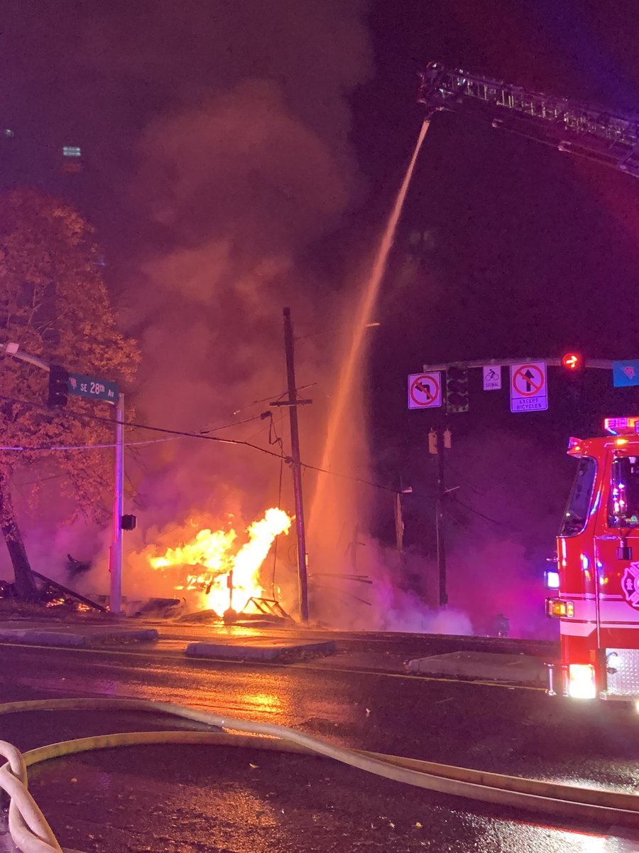 csellerssmith's tweet photo. @PDXFire thank you for your hard work keeping this fire contained this morning! https://t.co/PLgs3pNYKY