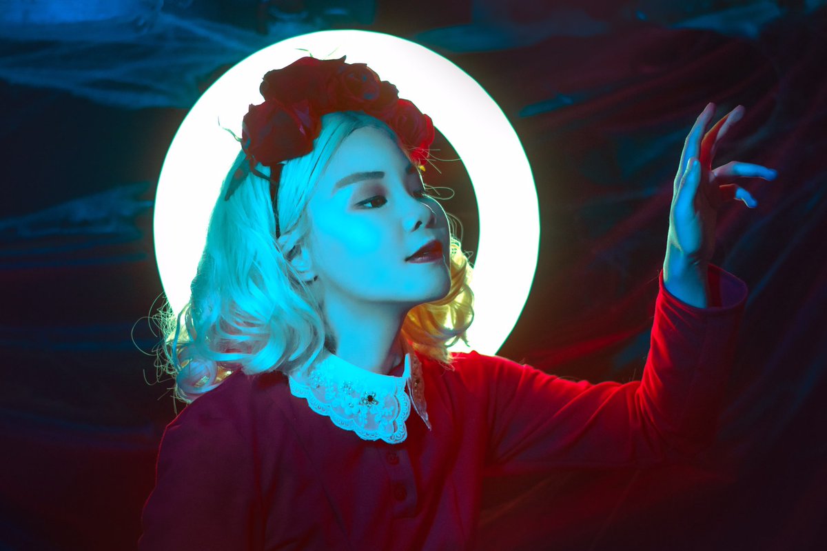 It‘s Halloween week! Let‘s start with a throwback when I cosplayed Sabrina and made a home studio photoshoot with <a href="/Luminaryan/">✨Magical Dork✨</a> 
.
Cosplayer (Sabrina): me
Photographer &amp; edit: <a href="/Luminaryan/">✨Magical Dork✨</a>