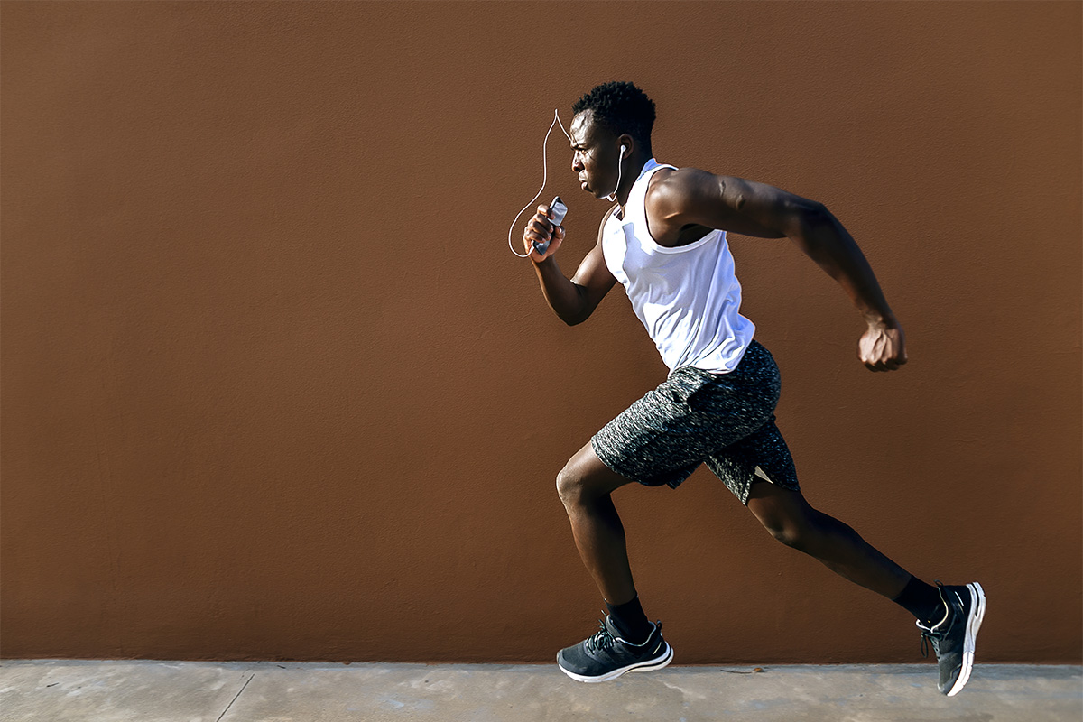 Who doesn’t like a stellar playlist? On days when mental energy is low, the benefits of music for running can help by lifting performance back to normal levels. Get in tune with the research . . . ideafit.com/personal-train…