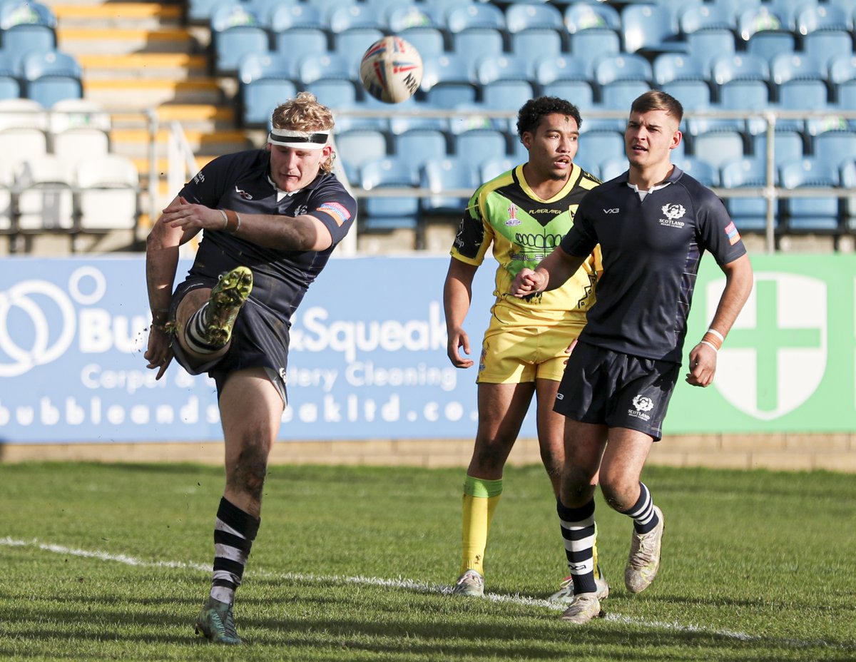 rugbyleaguewcup's tweet photo. WHAT. A. FIGHT. BACK! 🙌

@JAMRugbyLeague turn it around in the second half against @scotlandrl 👀💥 

It ends 🇯🇲 30-30 🏴󠁧󠁢󠁳󠁣󠁴󠁿 in Featherstone | @FevRoversRLFC 🏉

#RLWC2021 https://t.co/05OQ5gsb3w
