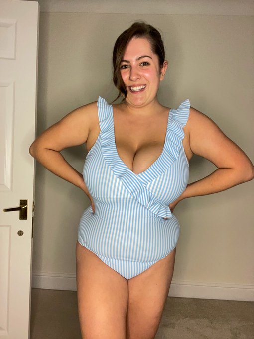 &hellip; RT if you like my new swimsuit 🩱🥺 https://t.co/2PJbUnLgbT