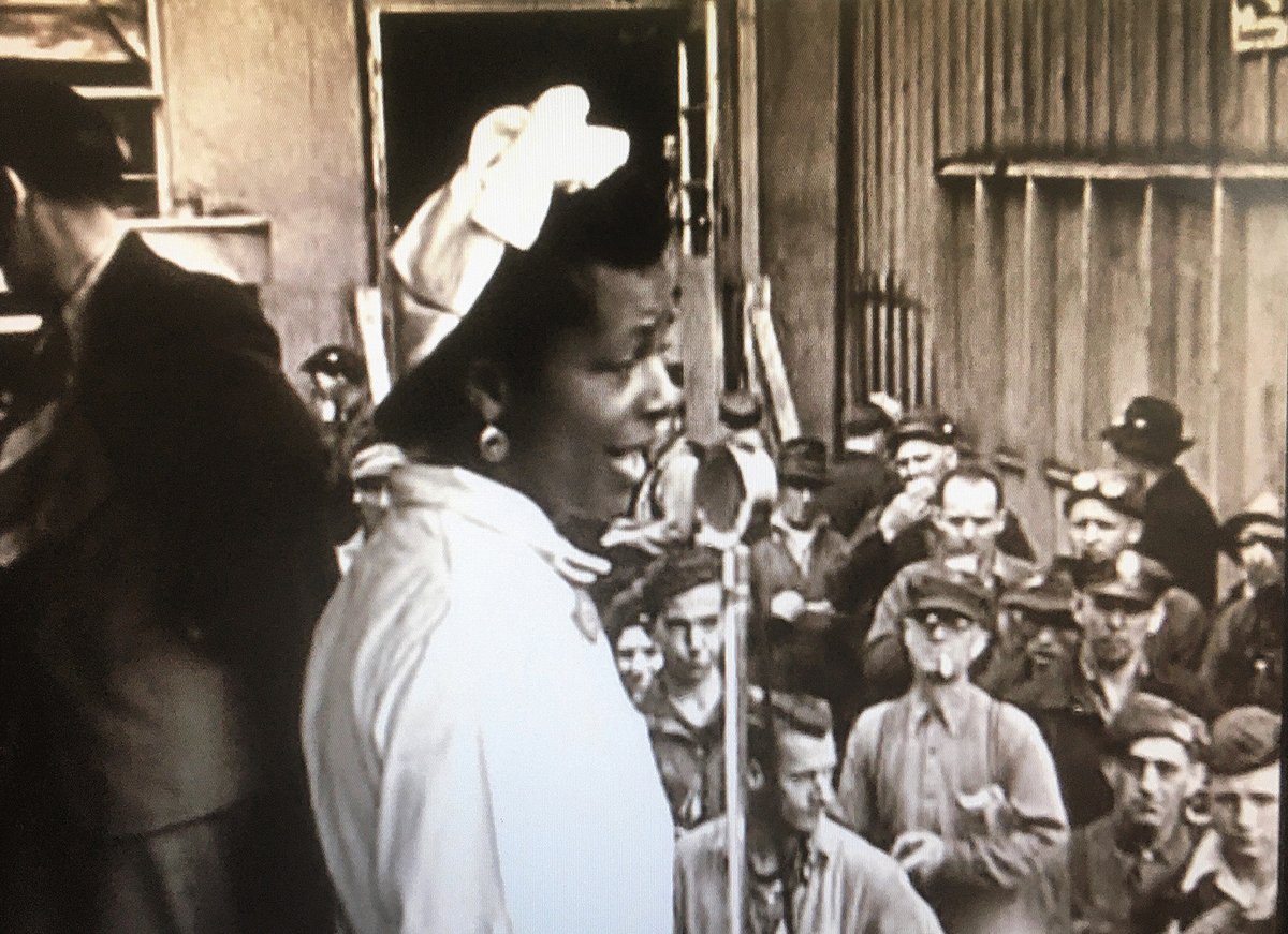 visitMONOVA's tweet image. As part of @BCCultureDays, our 2021 @homemovieday program is now live! 

Catch a glimpse of the luminous Eleanor Collins entertaining the crowd at a War Bond Rally in 1944. Check out the full video at monova.ca/events/

 #HomeMovieDay2021 #CultureDays2021 #NorthVanStories