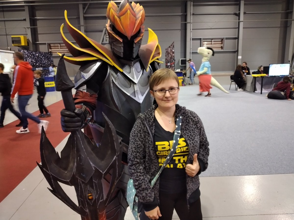 EliBlue77's tweet photo. #ShadowShaman #DragonKnight For Games Praha @PLziRAPTOR Díky moc, bylo to fakt mega!! 😘💙❤🙂 https://t.co/ABj14jrrMD